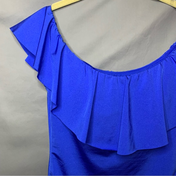 NWT Trina Turk off the shoulder ruffle one piece blue size 8

13 - Picture 4 of 14